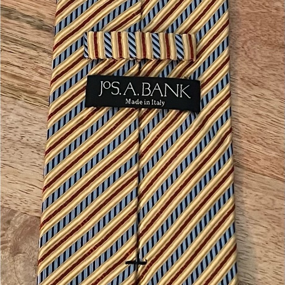 JOSEPH A. BANK MEN’S NAVY, RED, & YELLOW 100% SILK NECKTIE/PRE-OWNED/PRIMARY!! - Picture 2 of 2